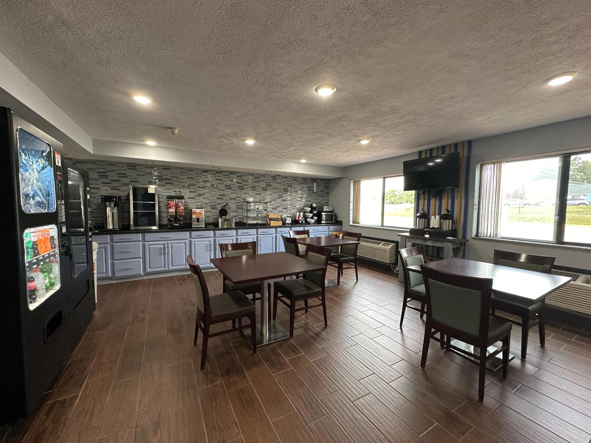 American Inn Cedar Rapids South Dış mekan fotoğraf