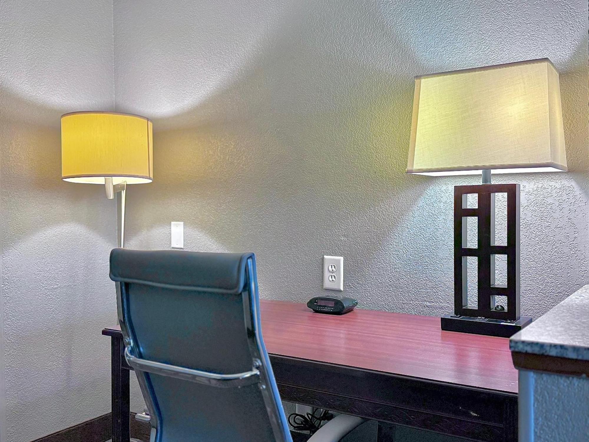 American Inn Cedar Rapids South Dış mekan fotoğraf