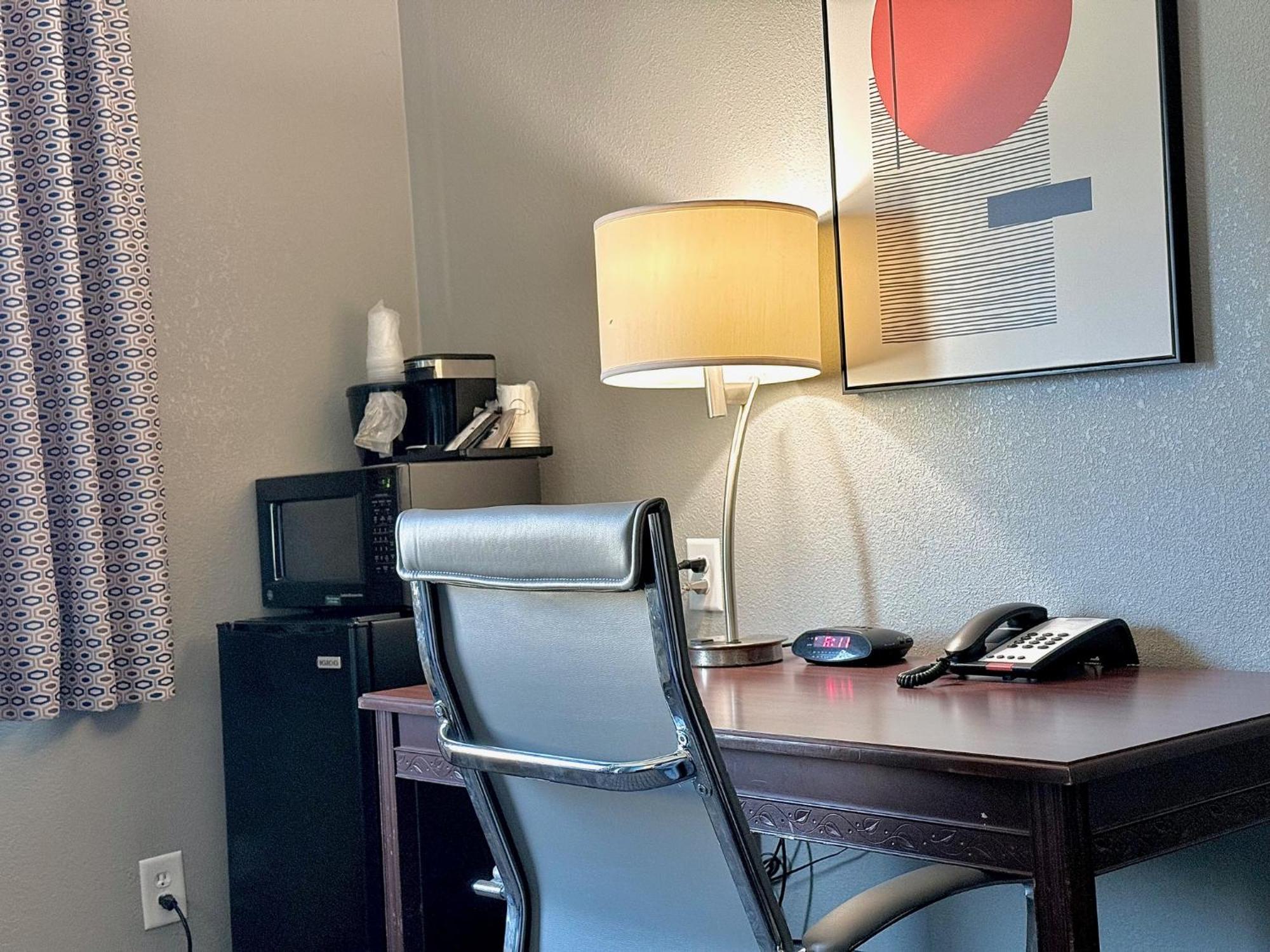 American Inn Cedar Rapids South Dış mekan fotoğraf