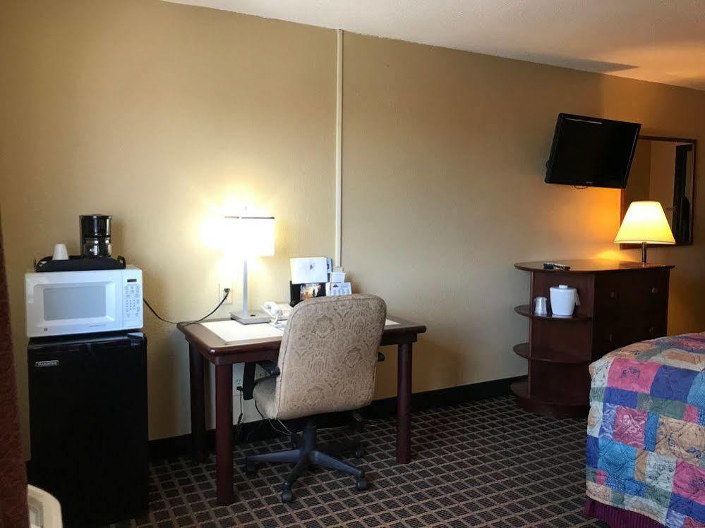 American Inn Cedar Rapids South Dış mekan fotoğraf